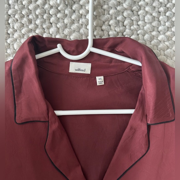 Aritzia Wilfred Satin Blouse - Women’s Size XXS - Picture 3 of 3